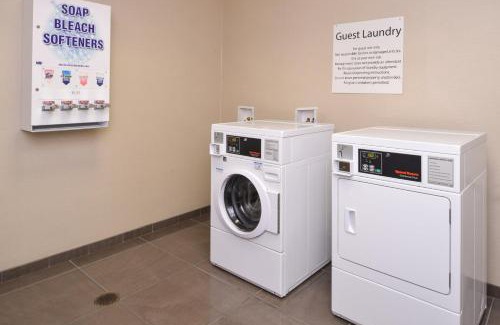 Bridgeport Hotel | Holiday Inn Express & Suites Bridgeport by IHG