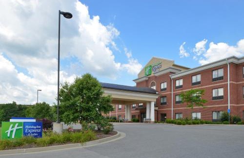Bridgeport Hotel | Holiday Inn Express & Suites Bridgeport by IHG
