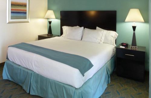 Westside Hotel | Holiday Inn Express & Suites Charleston DWTN -Westedge by IHG
