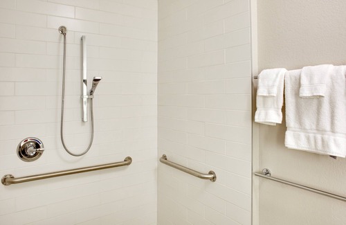 Chickasha Hotel | Holiday Inn Express & Suites Chickasha by IHG