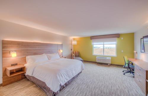 Remington Hotel | Holiday Inn Express & Suites - Remington by IHG