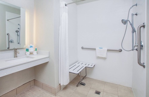 Texarkana Hotel | Holiday Inn Express & Suites Texarkana by IHG