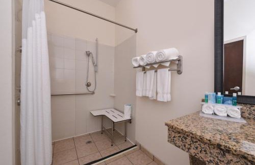 Strabane Hotel | Holiday Inn Express & Suites Washington - Meadow Lands by IHG