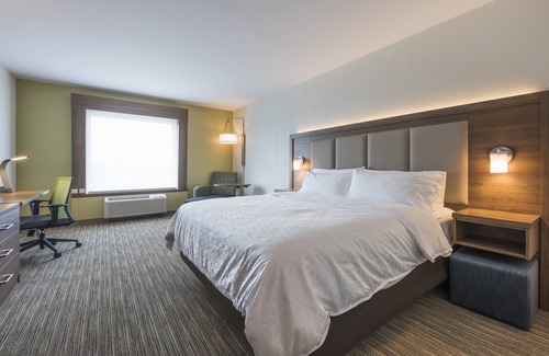 Moncton Hotel | Holiday Inn Express & Suites Moncton by IHG