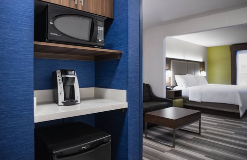 Saskatoon Downtown Hotel | Holiday Inn Express & Suites Saskatoon by IHG