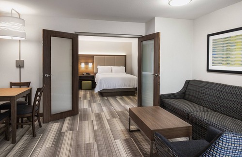 Saskatoon Downtown Hotel | Holiday Inn Express & Suites Saskatoon by IHG