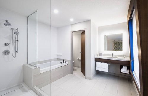 Saskatoon Downtown Hotel | Holiday Inn Express & Suites Saskatoon by IHG