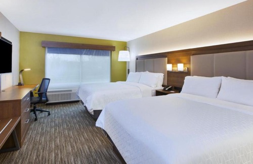 Brighton Hotel | Holiday Inn Express & Suites - Brighton by IHG