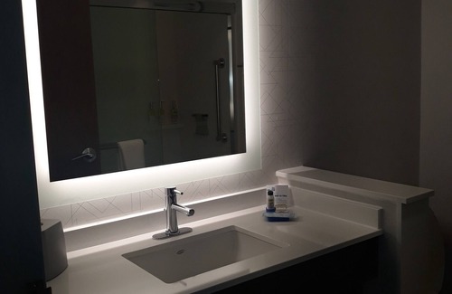 Jackson Hotel | Holiday Inn Express & Suites Jackson by IHG