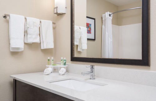 Ames Hotel | Holiday Inn Express & Suites Ames by IHG