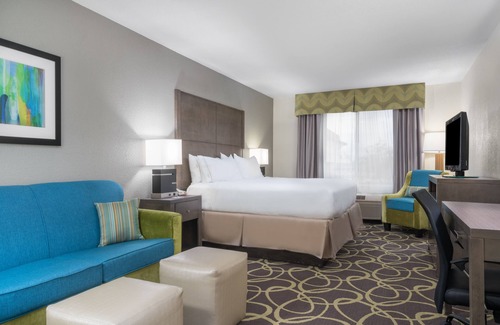 Ames Hotel | Holiday Inn Express & Suites Ames by IHG