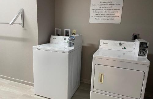 Elyria Hotel | Holiday Inn Express & Suites Elyria by IHG