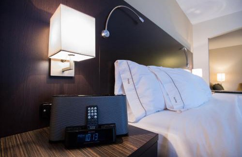 Topeka Hotel | Holiday Inn Express & Suites Topeka West I-70 Wanamaker by IHG
