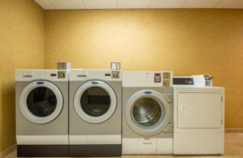 Ranchvale Hotel | Holiday Inn Express & Suites Clovis by IHG
