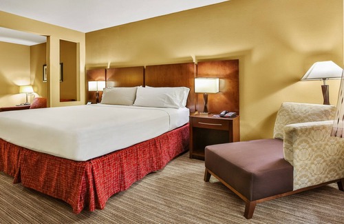 Houston Hotel | Holiday Inn Express & Suites Houston South near Pearland by IHG