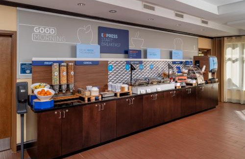 Lebanon Hotel | Holiday Inn Express & Suites Lebanon by IHG