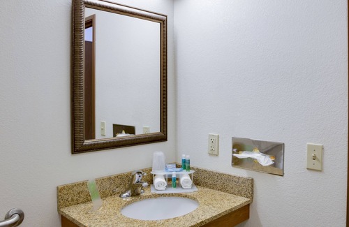 Mattoon Hotel | Holiday Inn Express & Suites Mattoon by IHG