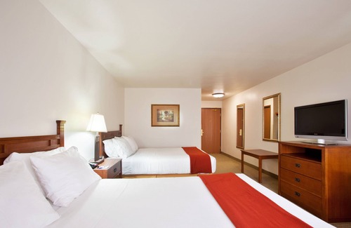 Mattoon Hotel | Holiday Inn Express & Suites Mattoon by IHG