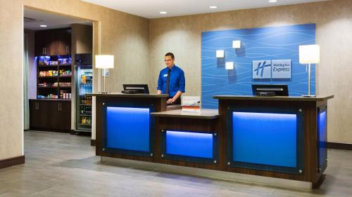 Midland Hotel | Holiday Inn Express & Suites Midland South I-20 by IHG