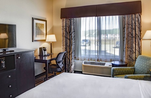 Nevada Hotel | Holiday Inn Express & Suites Nevada by IHG