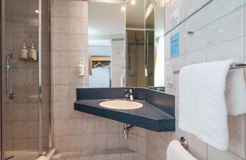 Llandarcy Hotel | Holiday Inn Express Swansea East by IHG