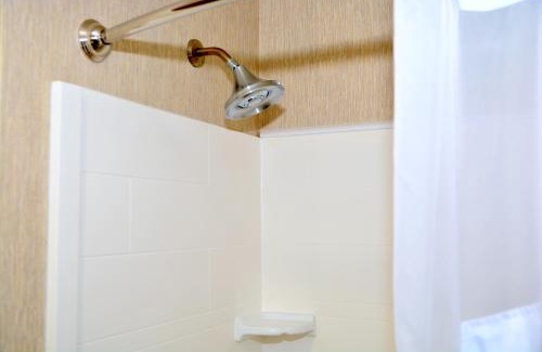 Tomball Hotel | Holiday Inn Express Tomball by IHG