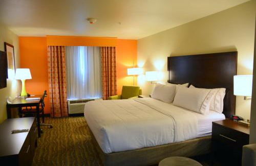 Tomball Hotel | Holiday Inn Express Tomball by IHG