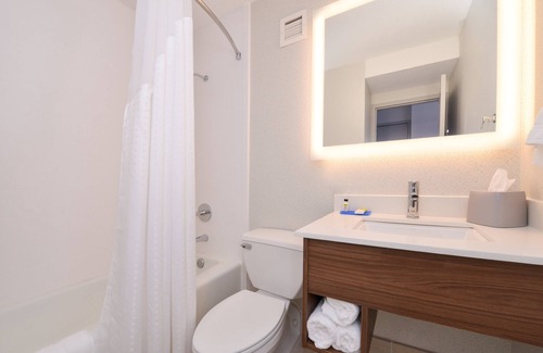 Towson Hotel | Holiday Inn Express Towson - Baltimore North by IHG