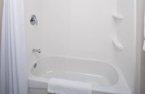 Kingdom City Hotel | Holiday Inn Express & Suites Kingdom City by IHG