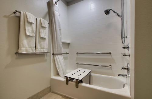 Mount Vernon Hotel | Holiday Inn Express & Suites Mount Vernon by IHG