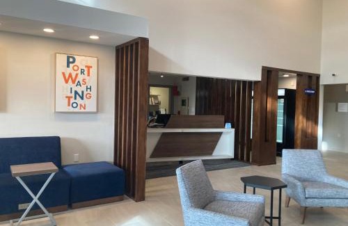 Port Washington Hotel | Holiday Inn Express & Suites Port Washington by IHG