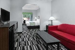 Sulphur Springs Hotel | Holiday Inn Express & Suites Sulphur Springs by IHG