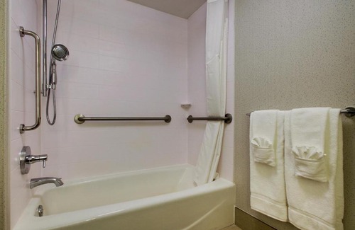 Echelon Hotel | Holiday Inn Express Voorhees/Mt. Laurel by IHG