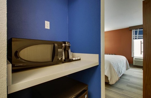 Echelon Hotel | Holiday Inn Express Voorhees/Mt. Laurel by IHG