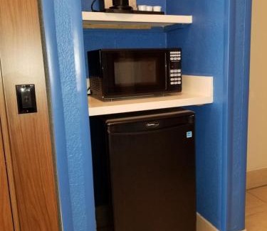 Hurricane Hotel | Holiday Inn Express Winfield - Teays Valley by IHG