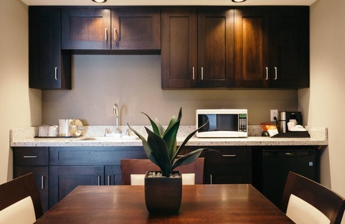East Peoria Hotel | Holiday Inn Hotel & Suites East Peoria by IHG