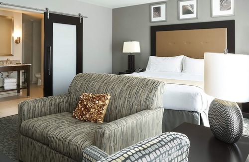 East Peoria Hotel | Holiday Inn Hotel & Suites East Peoria by IHG