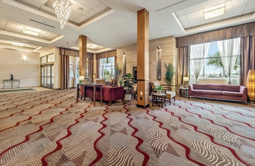 South Lethbridge Hotel | Holiday Inn Lethbridge by IHG