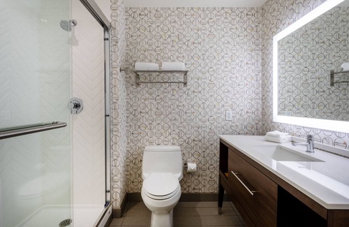 Holtsville Hotel | Holiday Inn Long Island-Islip Arpt East by IHG