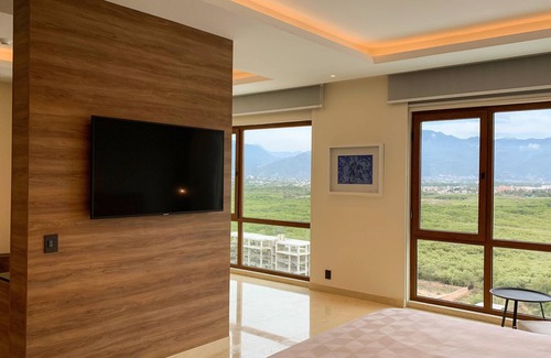 Puerto Vallarta Hotel | Holiday Inn & Suites Puerto Vallarta Marina & Golf by IHG