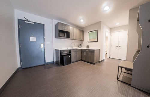 Drexel Hill Hotel | Holiday Inn & Suites Philadelphia W - Drexel Hill by IHG