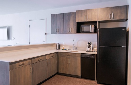 Drexel Hill Hotel | Holiday Inn & Suites Philadelphia W - Drexel Hill by IHG