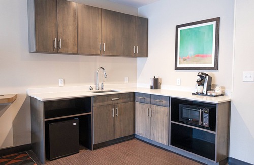 Drexel Hill Hotel | Holiday Inn & Suites Philadelphia W - Drexel Hill by IHG