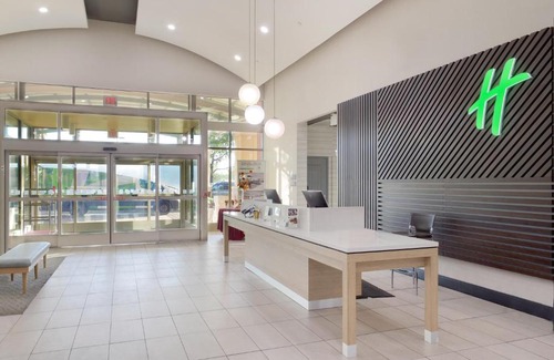 South Mountain Hotel | Holiday Inn & Suites Phoenix Airport by IHG