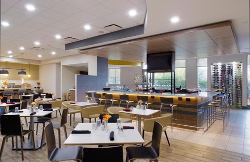 South Mountain Hotel | Holiday Inn & Suites Phoenix Airport by IHG
