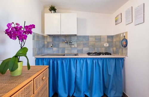 Maruggio House | Holiday Home 'L'angolodelsole Melina' with Shared Pool, Wi-Fi and Air Conditioning