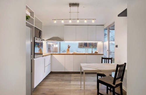 Santo Stefano di Magra House | Holiday Home 'Gli Ulivi' with Private Garden, Wi-Fi and Air Conditioning
