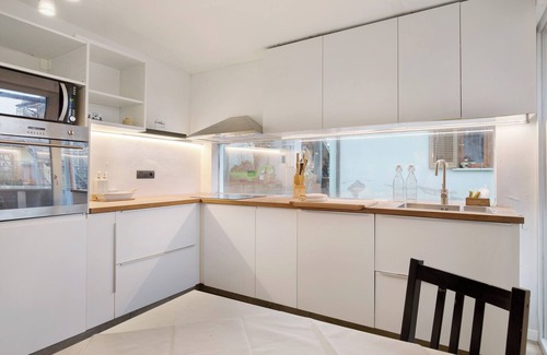 Santo Stefano di Magra House | Holiday Home 'Gli Ulivi' with Private Garden, Wi-Fi and Air Conditioning