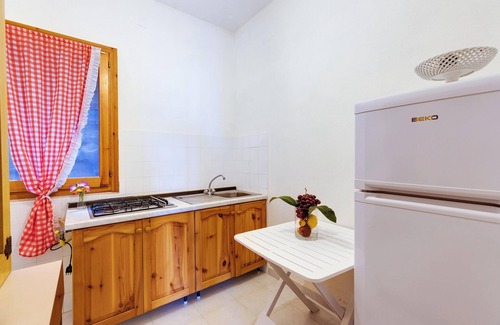 Torre dei Corsari Apartment | Holiday Apartment "La Vista di Mondo" on the Beach with Sea View, Terrace & Garden