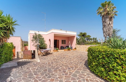 Torre Specchia Ruggeri Apartment | Holiday Apartment "Monolocale Amare 2" close to the Beach with Garden